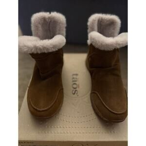 New Taos Future Mid Chestnut Suede US W 8 Warm Faux Fur Lined Bootie